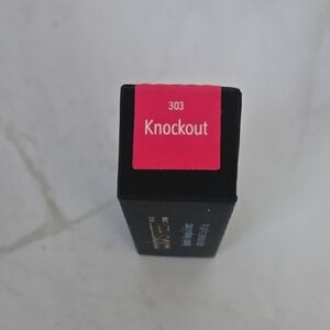 Knockout Lipstick in Vibrant Pink